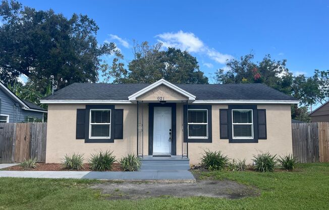 2/2 Single Family Home in Orlando