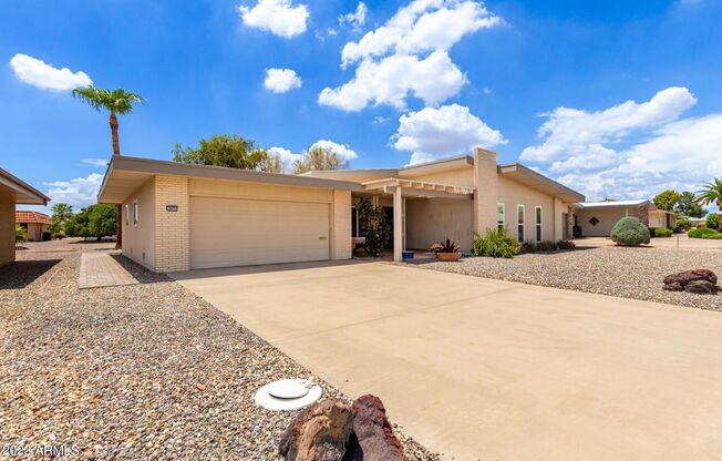 Large 2 Bedroom, Den and Office Sun City Home - Fully Furnished