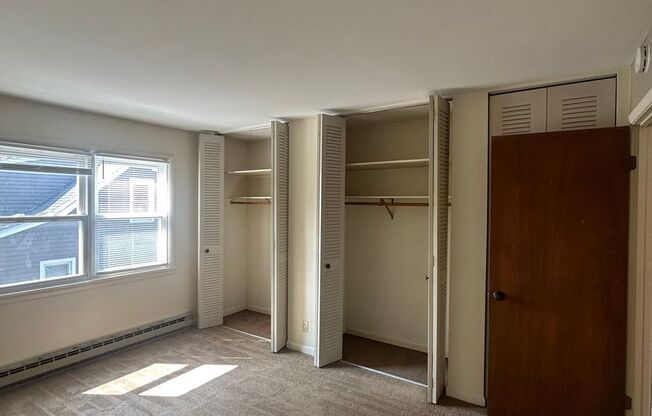 1 bed, 1 bath, 640 sqft, $925, Unit 2330 Northwestern Ave #07