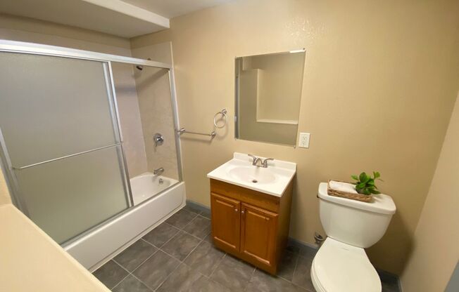 3 beds, 2 baths, $2,695, Unit 2810 Chronicle Ave