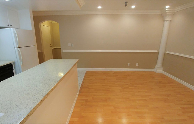 2 beds, 2 baths, 910 sqft, $2,595, Unit 209