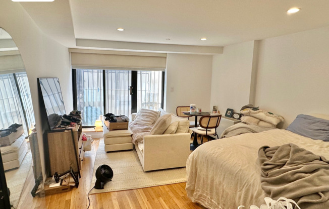 341 W 11 ST