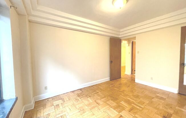 1 bed, 1 bath, $1,075, Unit 204
