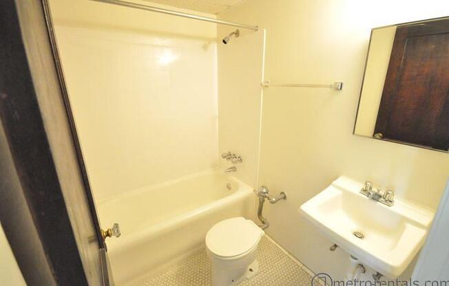1 bed, 1 bath, 615 sqft, $995, Unit 1560-103