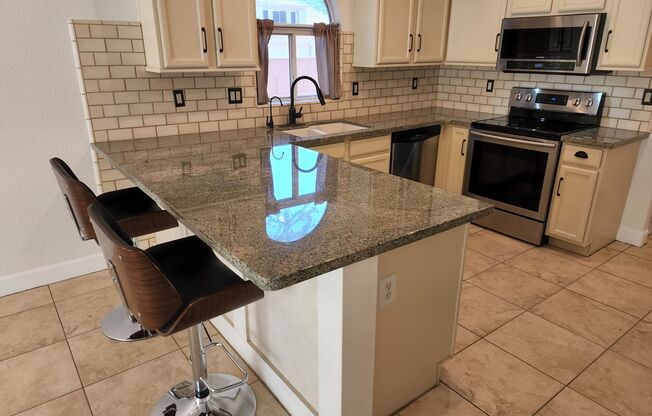2 beds, 2.5 baths, $2,450, Unit Unit 1105