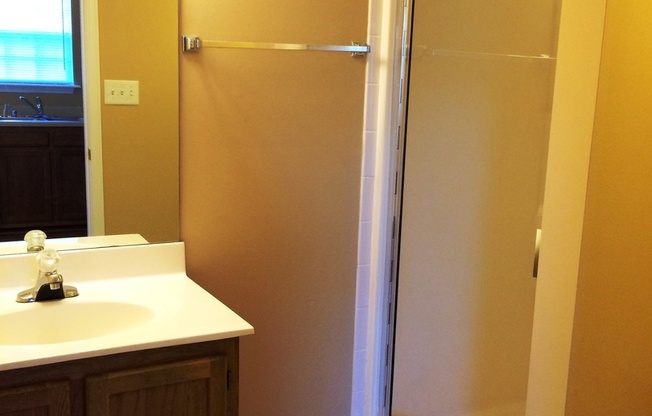 2 beds, 2 baths, 1,100 sqft, $875, Unit C6