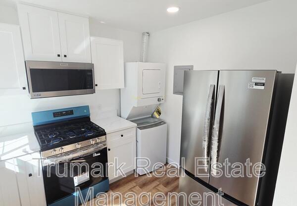 938 W GLENOAKS BLVD