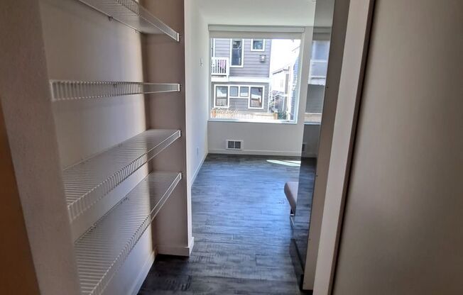 Studio, 1 bath, 231 sqft, $1,260, Unit 213