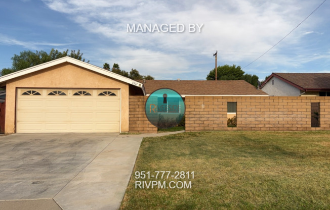 WELCOME TO YOUR NEW HOME IN CORONA!! AVAILABLE NOW!!