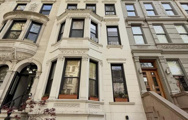 16 W 95 ST