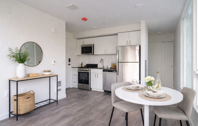 Studio, 1 bath, 280 sqft, $1,295, Unit 401