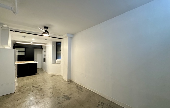 206 E 7 ST