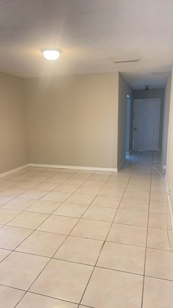 2 Bedroom, 2 bathroom condo For Rent in Town N Country!