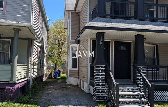 1851 W 52 ST
