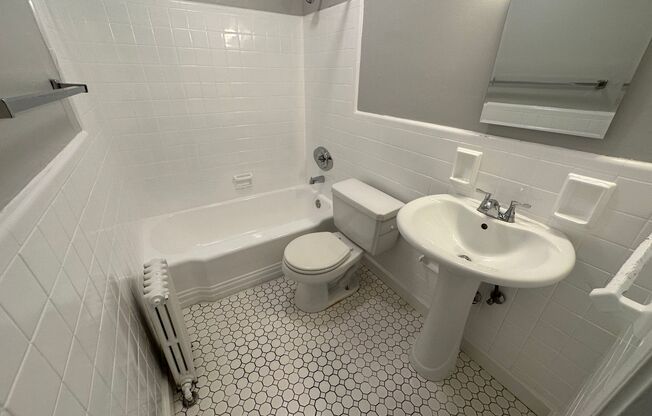 2 beds, 1 bath, 800 sqft, $1,899, Unit 6230 Fifth Ave. #323E