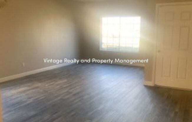 Ready To Go Nice Single Story 4 Bedroom Home!!!