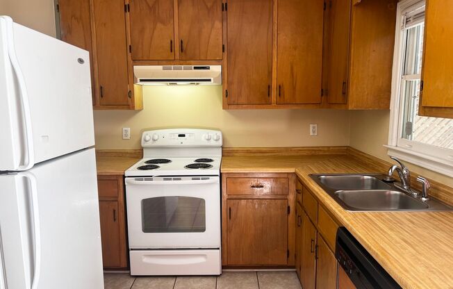 652-B WHITEHALL RD | 2 BED 2 BATH AVAILABLE NOW!