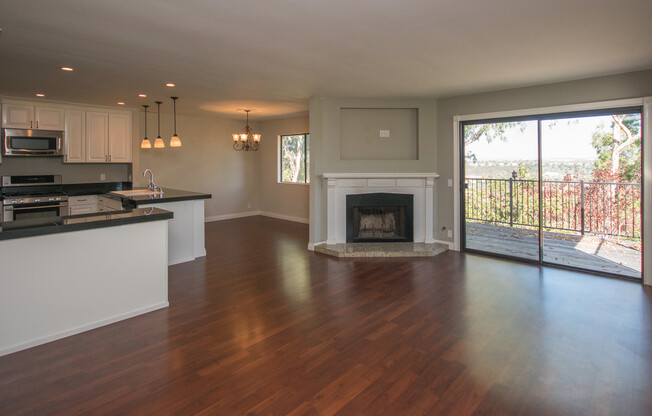 La Costa Meadowridge 3BR/2.5BTH Newly Remodeled Condo With Large Deck!!