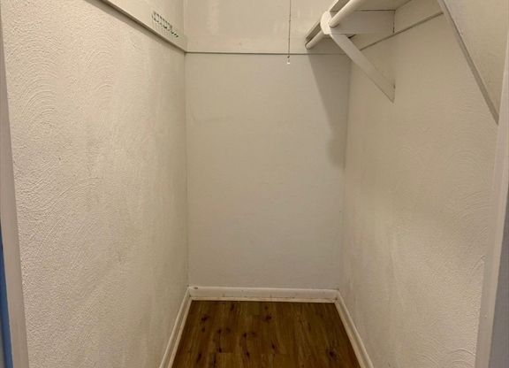 2 beds, 1 bath, 1,020 sqft, $2,300, Unit E112