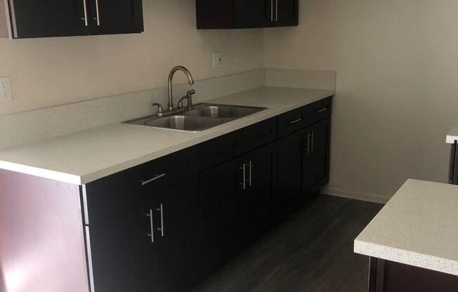 1 bed, 1 bath, 750 sqft, $2,100, Unit B