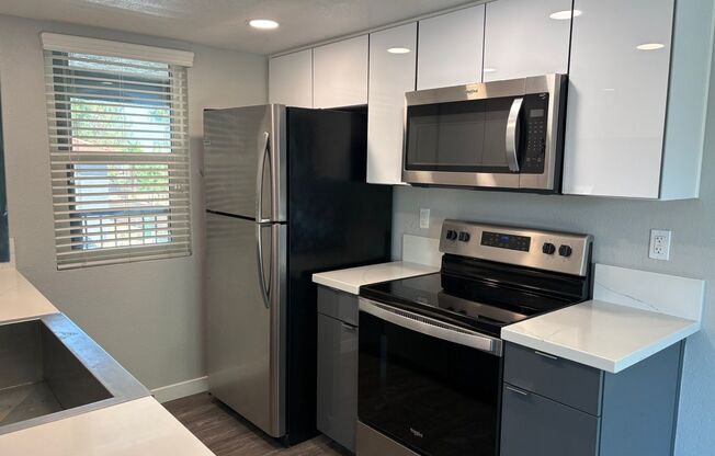 2 beds, 1 bath, 875 sqft, $2,720, Unit 4