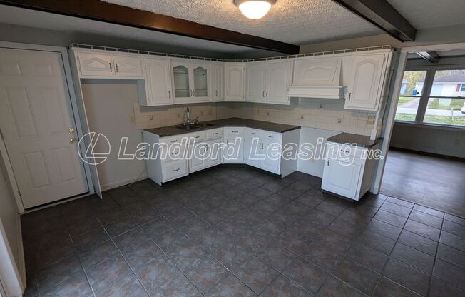 3 beds, 1 bath, $1,295