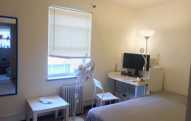 2 beds, 1 bath, 950 sqft, $1,325, Unit 5600 Fifth D209