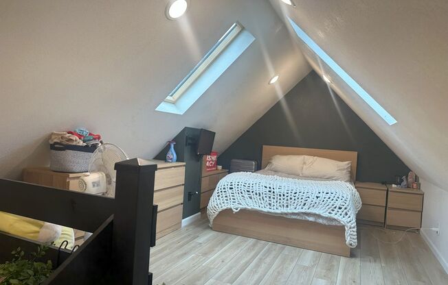 Chic Newly Remodeled Loft-Style 1 Bedroom Home in the Heart of Bay View!