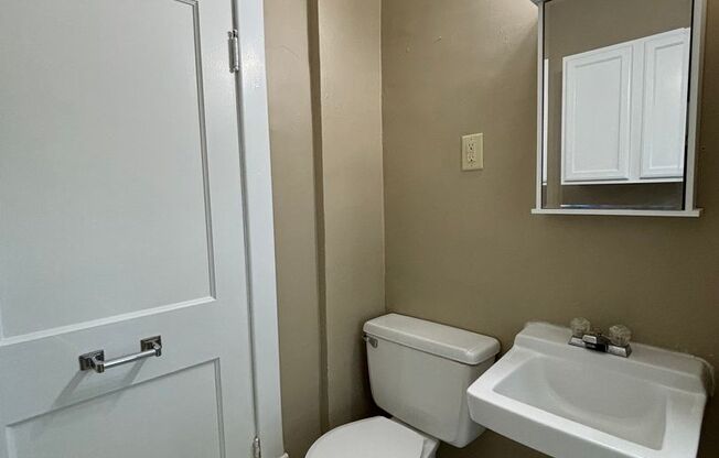 1 bed, 1 bath, 700 sqft, $1,199, Unit Unit 2