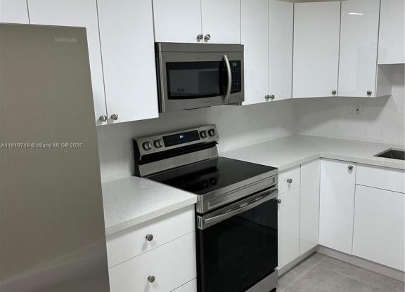 10090 NW 80 CT