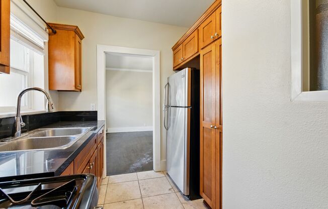 Remodeled Condo blocks form Beach & Downtown Long Beach!
