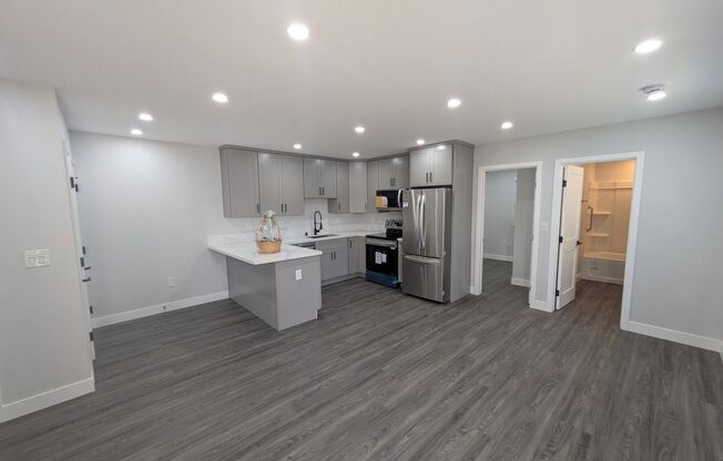 Brand New 2 Bedroom / 2 Bath ADU – Private Yard, Modern Living & Ready for You!