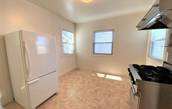 3 beds, 1 bath, 1,230 sqft, $5,000, Unit 2247