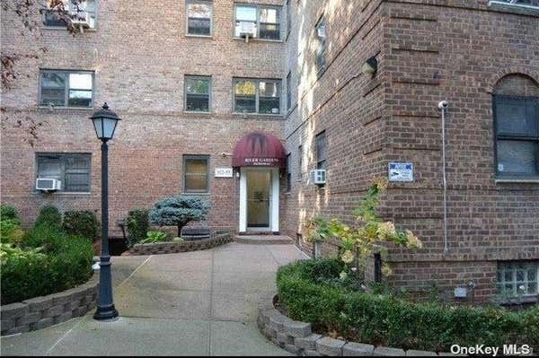 1 bed, 1 bath, 800 sqft, $2,200