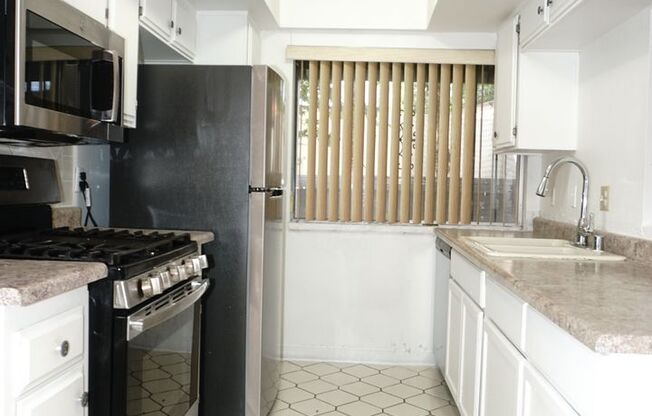 3 beds, 2 baths, $1,560.95, Unit # 225