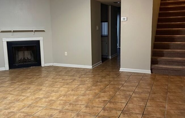 Spacious 2BR 2 1/2 BA Townhome in the heart of Lafayette!