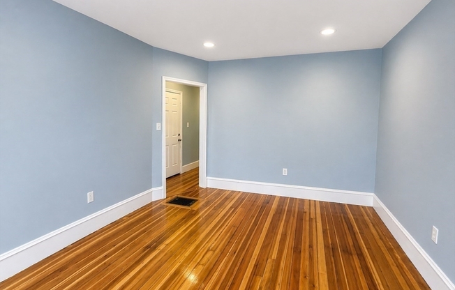 3 beds, 1 bath, 1,175 sqft, $3,000, Unit 2