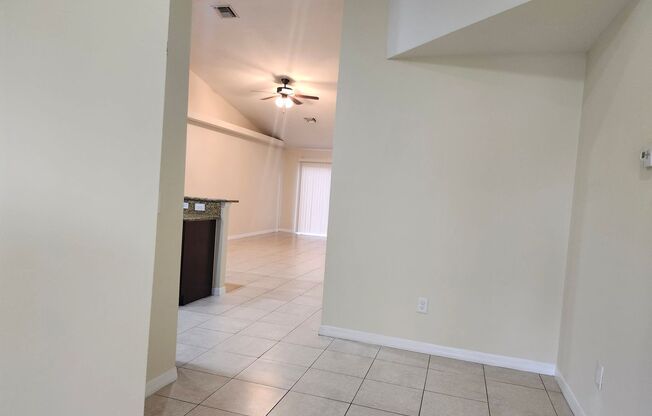Nice, Clean 3 Bedroom, 2 Bathroom Duplex with garage in Cape Coral