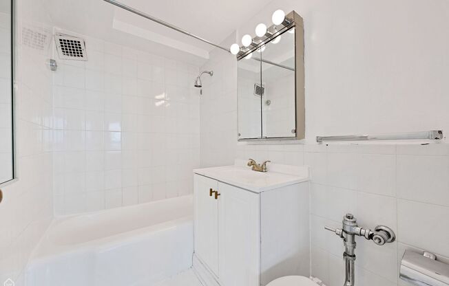 3 beds, 2 baths, 1,500 sqft, $4,150, Unit 418-1505