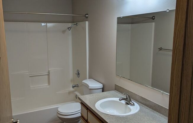 2 beds, 2 baths, 950 sqft, $1,350, Unit 24