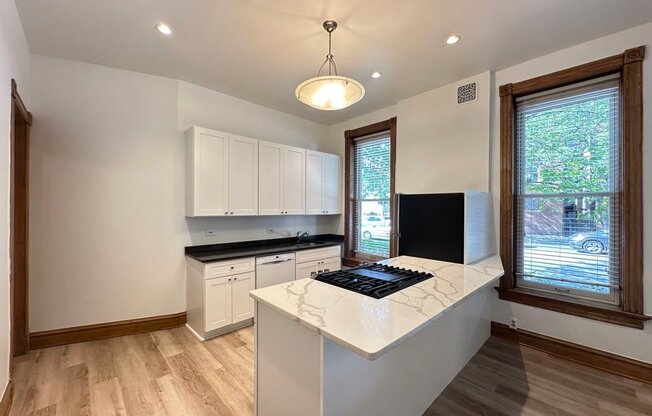 3559 N ASHLAND