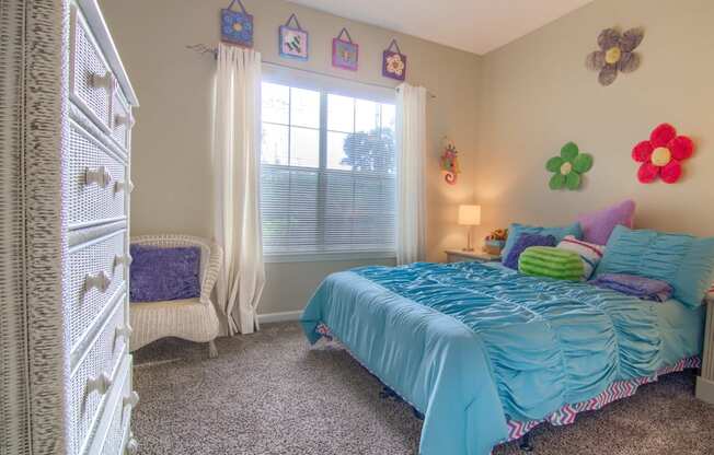 Enclave at Wolfchase Apartments in Cordova Tennessee photo of a bedroom with a bed and a dresser