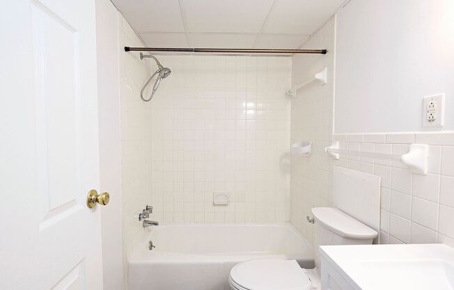 2 beds, 2 baths, $1,650, Unit # 302