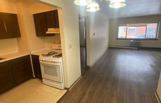 2801 CUSTER 1BR