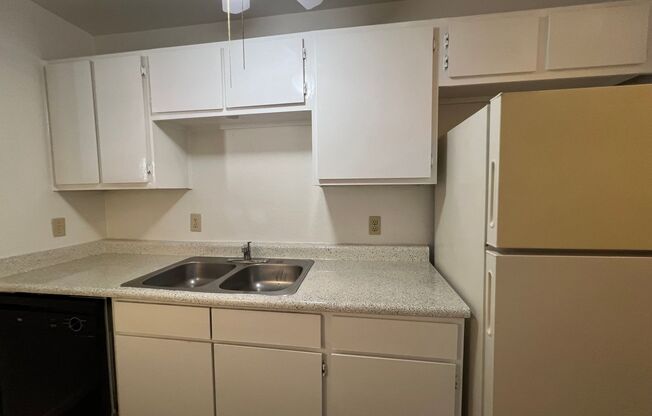 2 beds, 2 baths, 1,000 sqft, $1,225, Unit 404