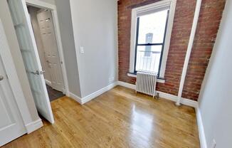 2 beds, 1 bath, $5,295, Unit 4C