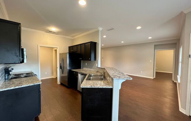 3 beds, 2 baths, 1,432 sqft, $1,895, Unit Unit 203