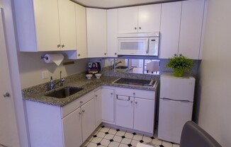 Studio, 1 bath, 370 sqft, $1,650, Unit 106