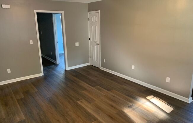 3 beds, 1 bath, $1,295