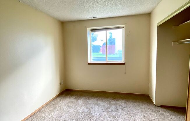 2 beds, 1 bath, $1,100